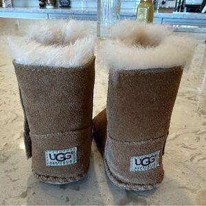 NWOT! Ugg infant Caden boots size: 2/3 (6-12 months). Color: Chestnut.